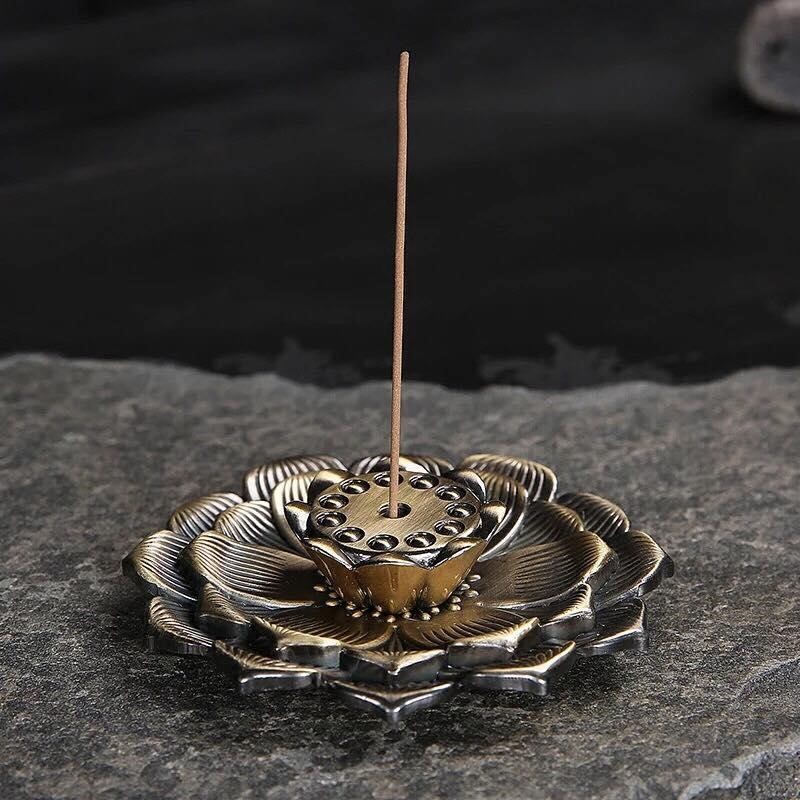 Đế cắm nhang trầm hương là gì? Công dụng và cách dùng