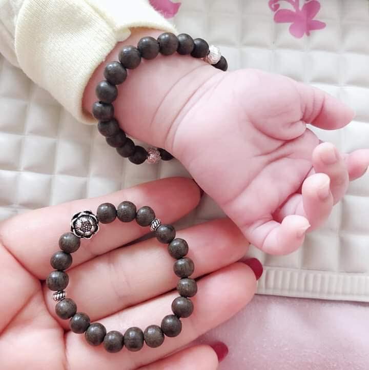 Giá vòng tay trầm hương?  Cách chọn vòng tay trầm hương uy tín