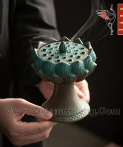 Lư xông trầm bằng gốm chạm khắc đài sen tinh xảo