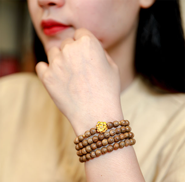 Vòng tay trầm hương nữ hợp mệnh gì, tuổi nào? Lưu ý khi đeo