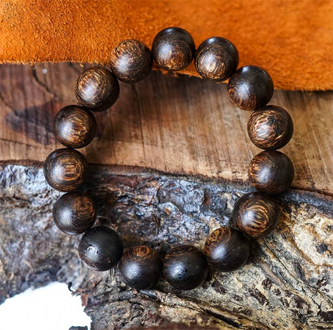 Phơi bày sự thật về vòng trầm hương sánh chìm