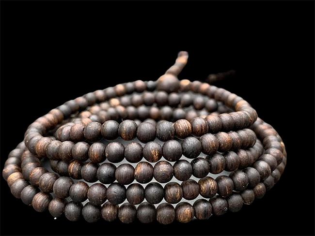 Vòng trầm hương 216 hạt có ý nghĩa gì? Cách bảo quản vòng trầm