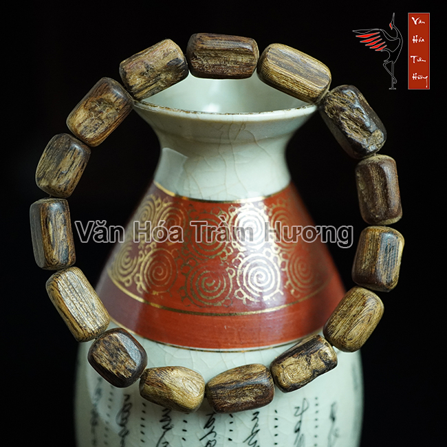 Vòng trầm hương cận chìm