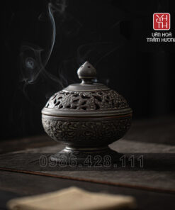 Lư xông trầm bằng gốm phù điêu độc đáo
