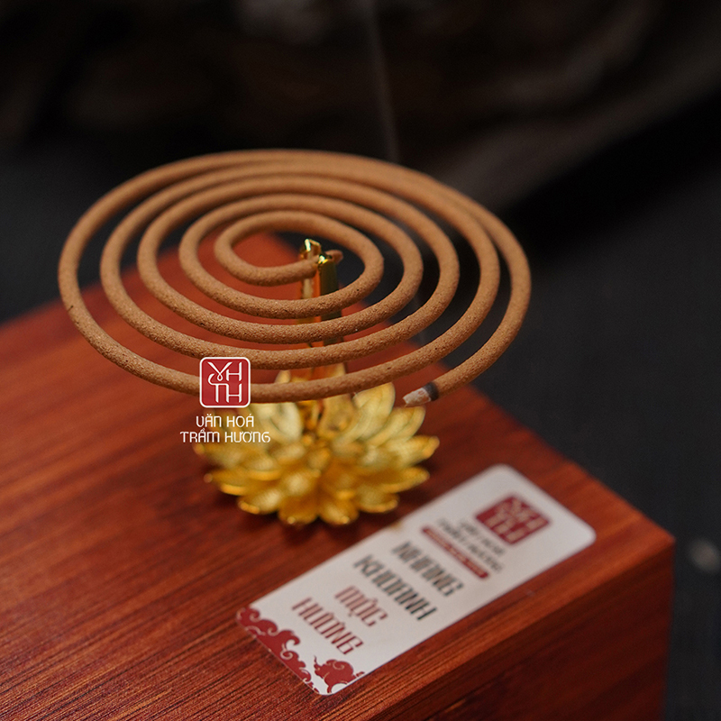 Cách thắp hương vòng đúng cách và những lưu ý quan trọng