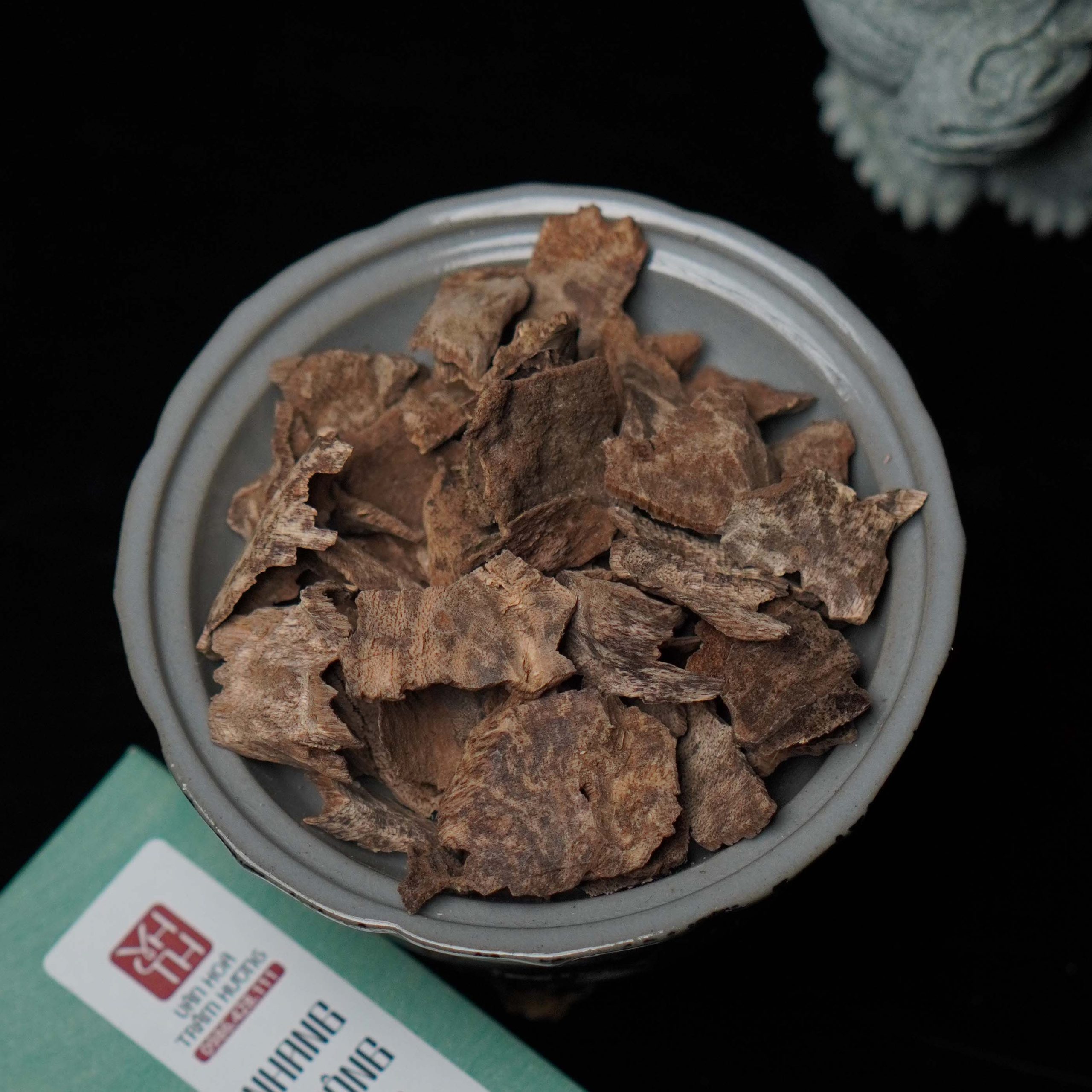 Trầm miếng chân sam size nhỏ chứa hàm lượng tinh dầu cao, khoảng 60%