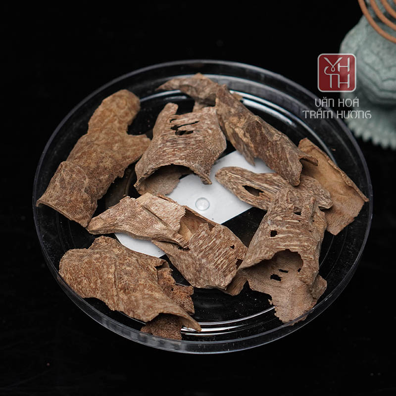 Trầm miếng chân sam loại to