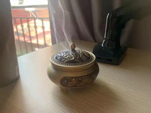 Lư đồng đốt trầm họa tiết hoa sen tinh tế photo review