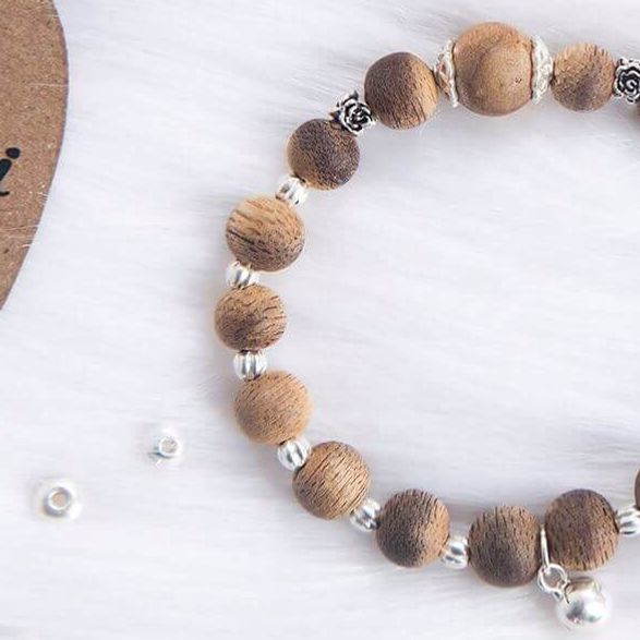 Top 5 lưu ý khi mix vòng tay trầm hương với charm vàng, bạc