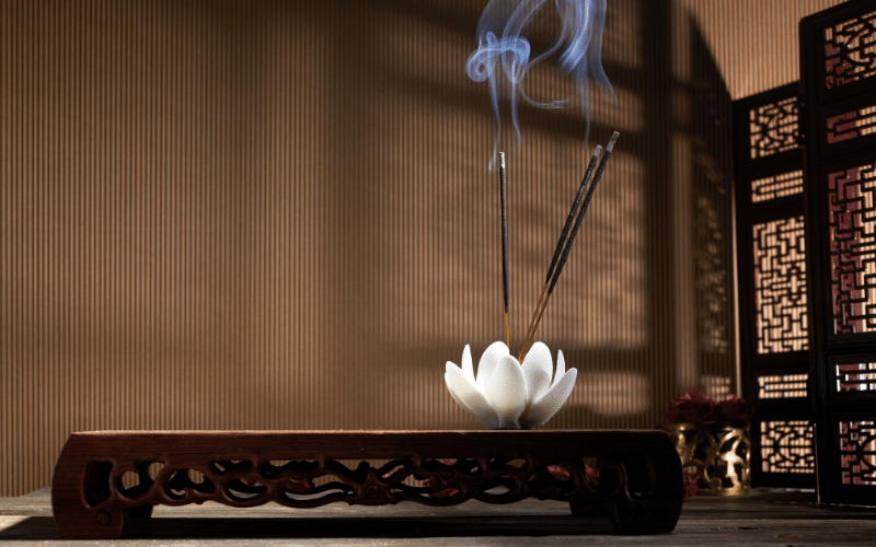Có nên thắp hương hàng ngày không? Giải đáp chi tiết cho bạn
