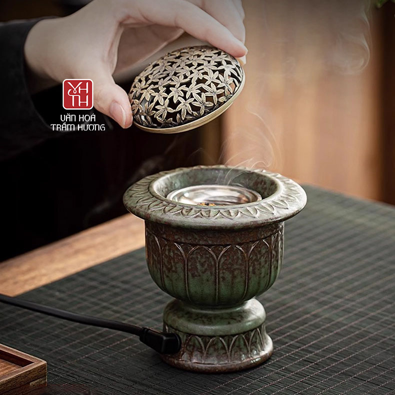 Thân lư được làm từ đất sét tinh chế, tráng men lá tự nhiên