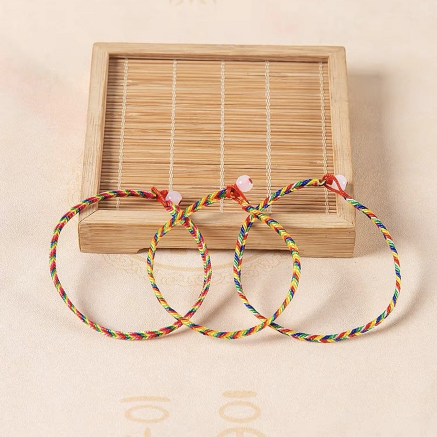 Ý nghĩa ẩn chứa sau vòng chỉ ngũ sắc và công dụng thực tế